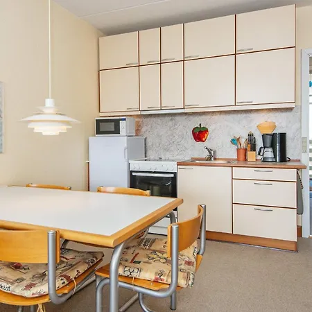 4 Person In Fano-by Traum *