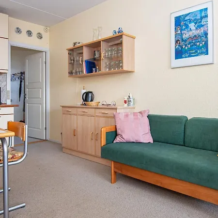 4 Person In Fano-by Traum *